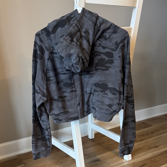 Alphalete Cropped Hoodie - Picture 2 of 4